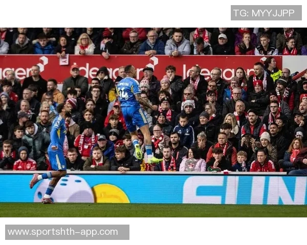 勒沃库森因旅途不顺延误数小时抵达曼彻斯特备战比赛