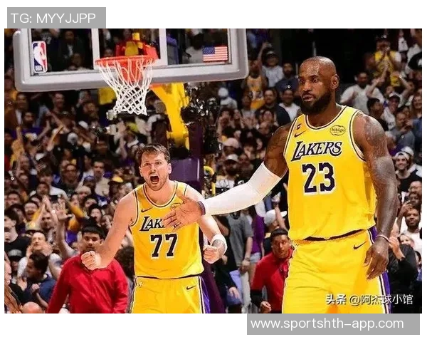 老詹东契奇接连受伤岁月无情显现詹姆斯状态下滑的无奈与挑战 老詹东契奇接连受伤岁月无情显现詹姆斯状态下滑的无奈与挑战