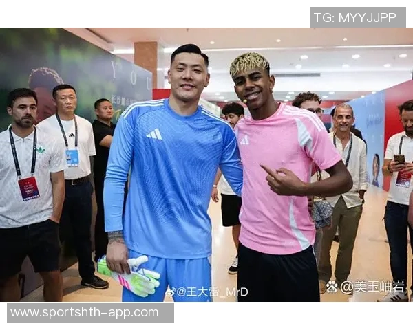 马伦首秀闪耀罗马收获处子球庆祝胜利瞬间分享社媒喜悦 马伦首秀闪耀罗马收获处子球庆祝胜利瞬间分享社媒喜悦